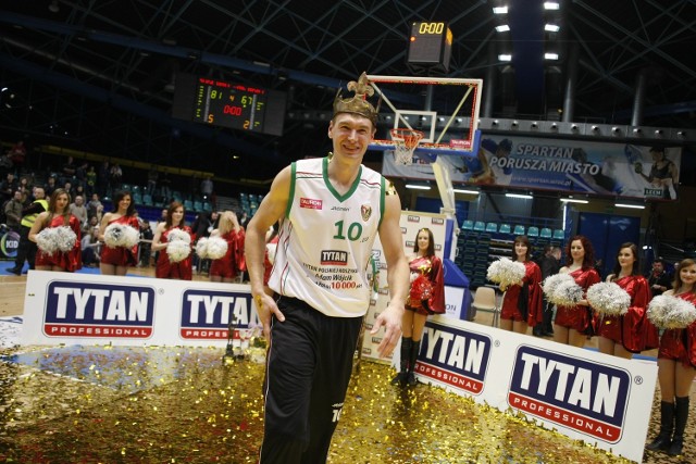 Adam Wójcik jest niekwestionowaną legendą polskiego basketu, czy w jego ślady pójdą synowie - Jan i Szymon?