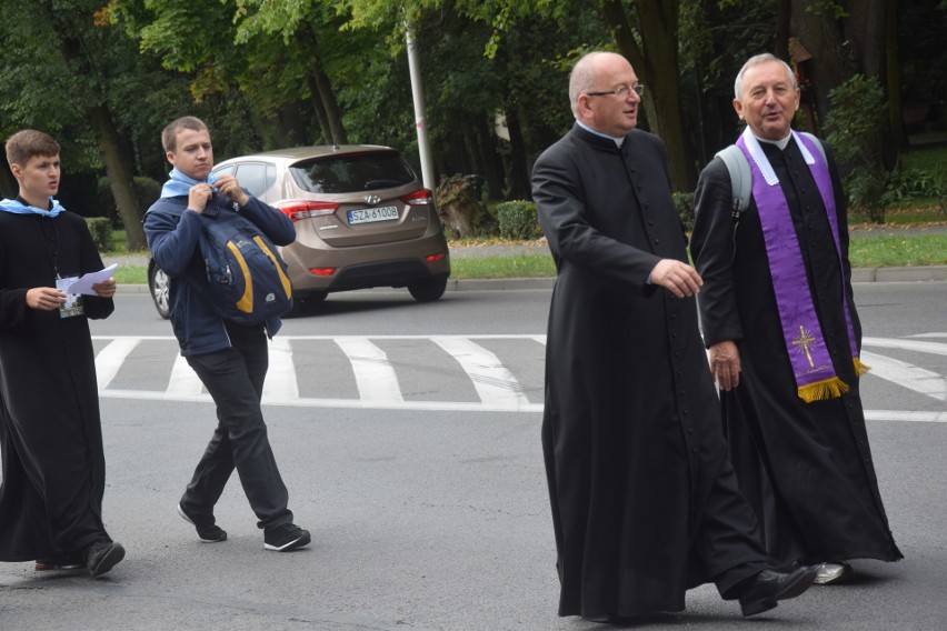 Zawierciańska Piesza Pielgrzymka idzie na Jasną Górę ZDJĘCIA