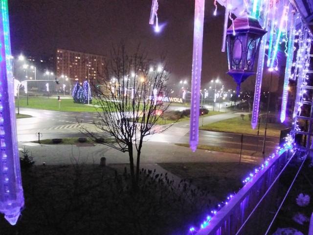 Centrum Stalowej Woli w Alejach Jana Pawła II w sylwestrową noc