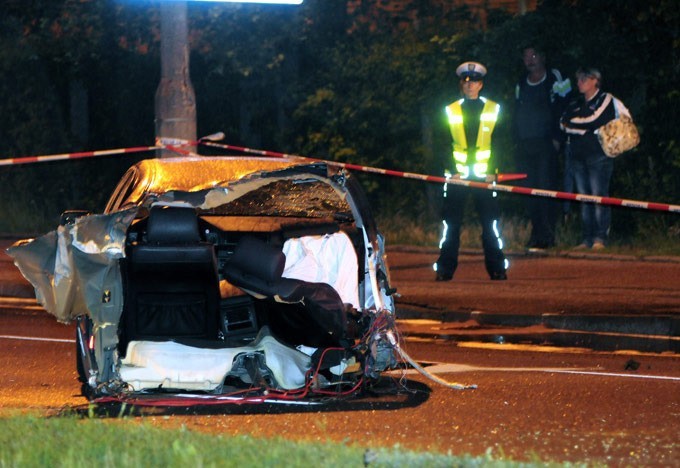 [zdjęcia] BMW zmiażdżone. Dwie osoby nie żyją