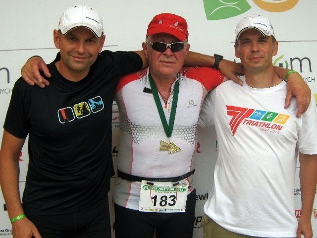 Ostrołęccy triathloniści, od lewej: Wojciech Zarzycki, Andrzej Kowalczyk i Sławomir Saj.