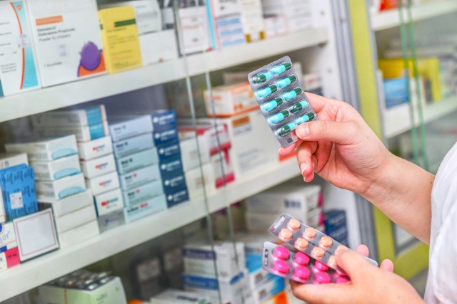W aptekach nie kupisz już popularnego leku na nadciśnienie oraz leków stosowanych w hormonalnej terapii zastępczej.