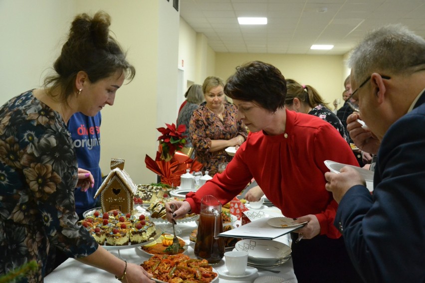 W Ciełuchowie na Festiwalu Smaków Tradycyjnych królowały pierogi, barszczyk i makowce, bo to wigilijny czas