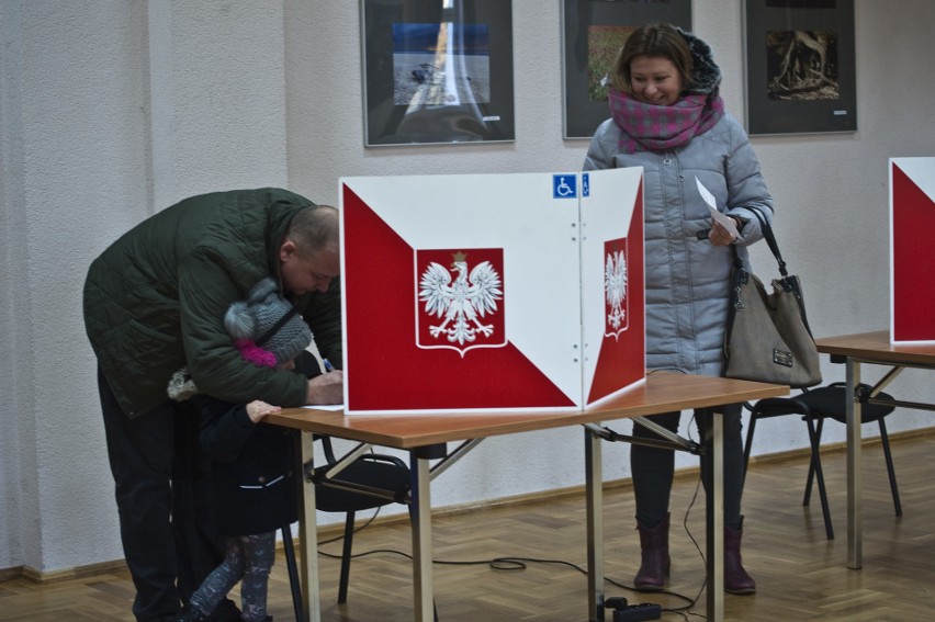 Wybory samorządowe 2018. Trwa głosowanie w drugiej turze...