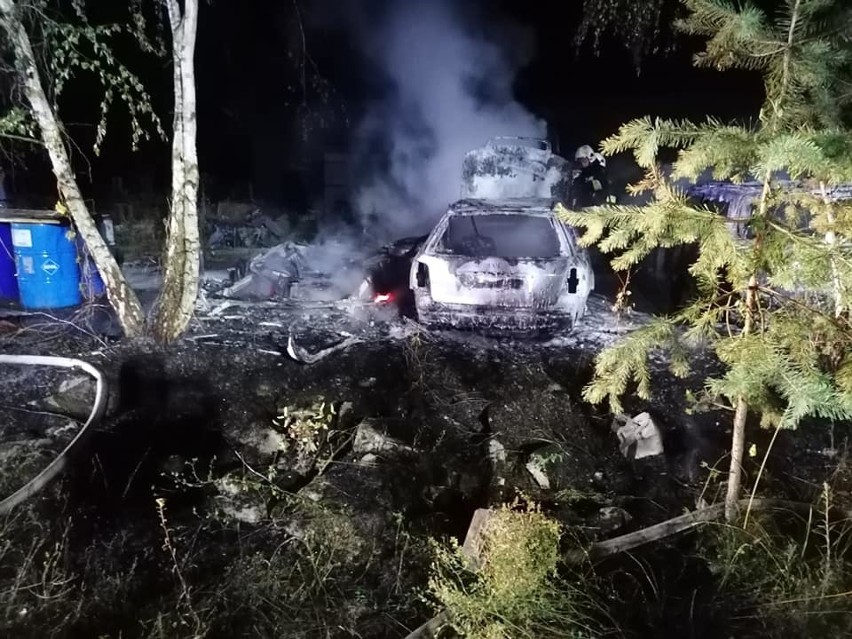 W pożarze spłonęły trzy samochody