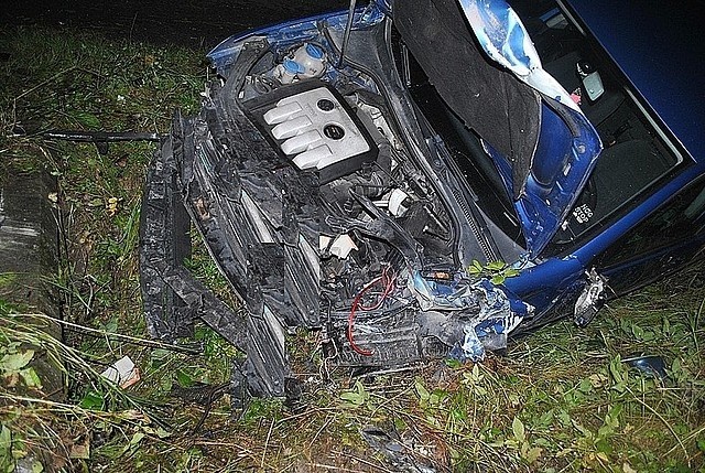 Czołowe zderzenie volkswagena i skody. Nie żyje 42-latek....