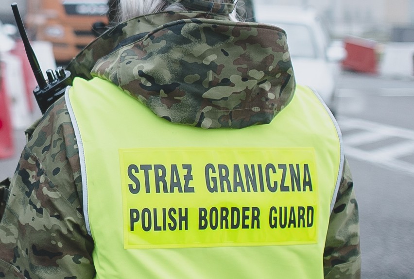 Straż Graniczna. W niedzielę na granicy z Białorusią znaleziono zwłoki trzech osób. Wcześniej pogranicznicy wyciągnęli z bagna 8 migrantów