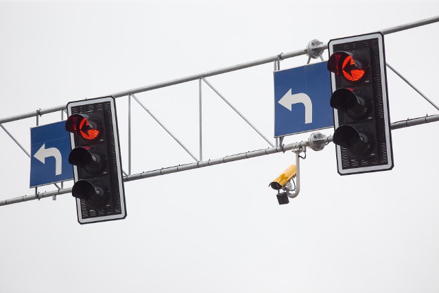 System RedLight wyłapuje przejazdy na czerwonym świetle u zbiegu ulic Wiejskiej-Gdańskiej-Garncarskiej-Sierpinka.