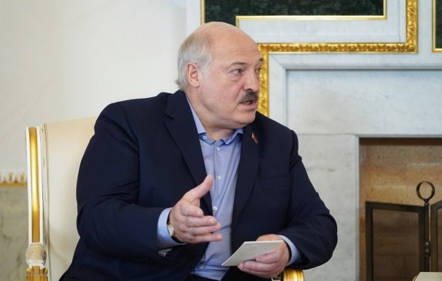 Aleksandr Łukaszenka spotkał się w niedzielę w Petersburgu ze swoim rosyjskim odpowiednikiem Władimirem Putinem.