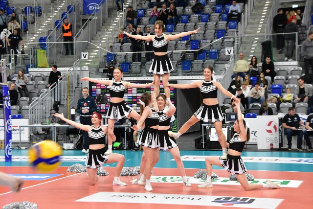 Występ Cheerleaders Vibes Radom na meczu Czarnych z Norwidem >>>