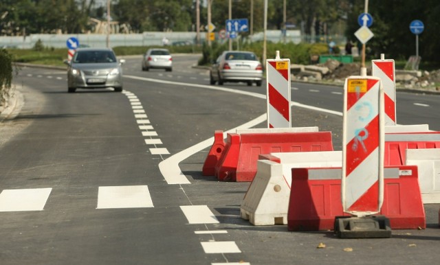 Do maja 2024 roku 5 ulic we Wrocławiu zyska nowy asfalt. W trakcie remontów kierowców czekają poważnego utrudnienia.