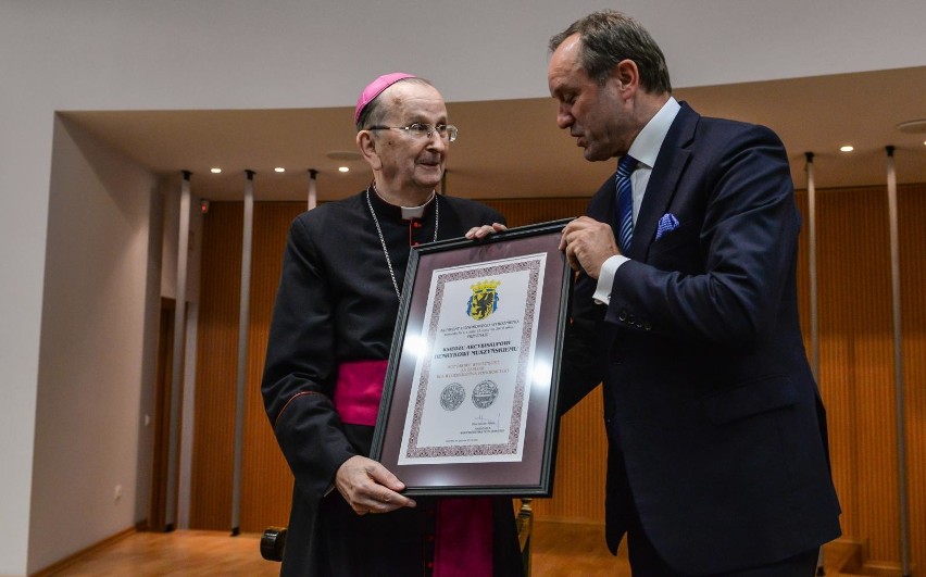 Ks. prof. arcybiskup prymas senior Henryk Muszyński we...