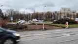Na ulicy Bohaterów Warszawy w Kielcach, przed ruchliwym skrzyżowaniem budowana jest zawrotka. Zobaczcie zdjęcia 