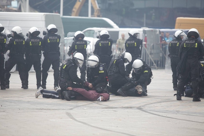 Święto Policji w Katowicach: Pokaz prewencji - tak policja...