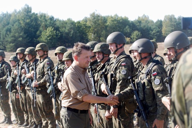 Minister Mariusz Błaszczak podczas spotkania z żołnierzami
