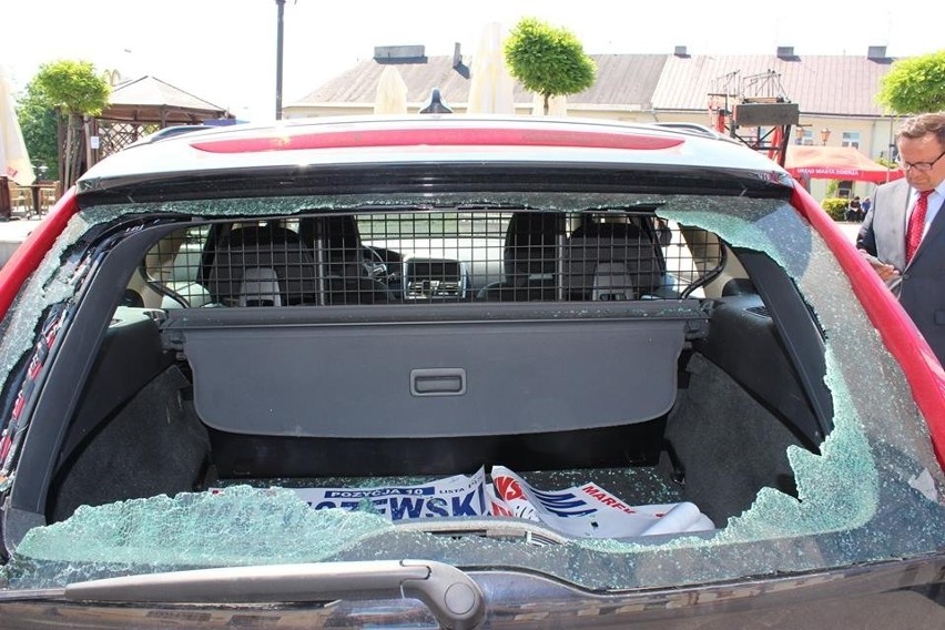 Napad na posła Marka Matuszewskiego. Chuligani zniszczyli jego samochód i plakat wyborczy
