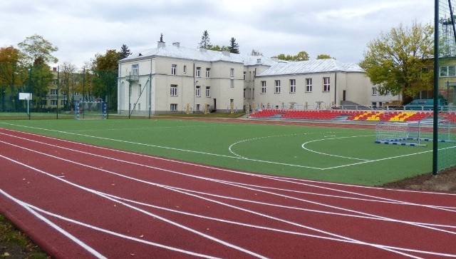 To nowy kompleks sportowy przy I Liceum Ogólnokształcącym w Busku-Zdroju.