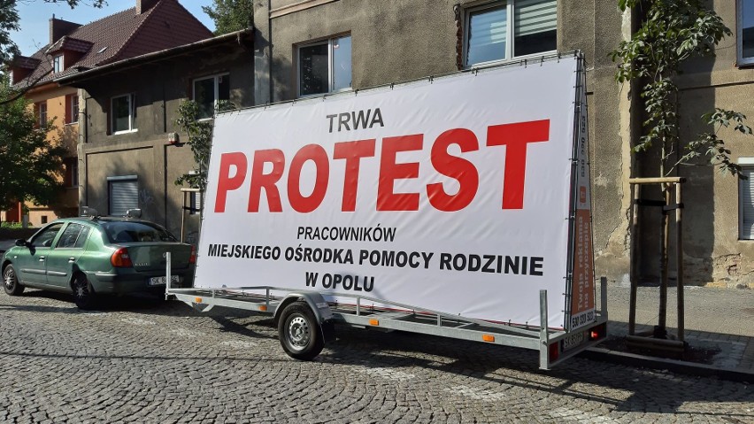 Akcja protestacyjna pracowników MOPR-u w Opolu trwa. -...