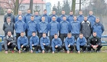 W górnym rzędzie od lewej: trener Robert Kasperczyk, Tomasz Wacek, Mateusz Pawłowicz, Daniel Jarosz, Michał Świstak, Piotr Gruszka, Daniel Policht, Arkadiusz Kubik, Kamil Sendorek, Sebastian Juszczyk. W środkowym rzędzie: kierownik drużyny Adam Zając, Łukasz Górski, Grzegorz Filipowski, Maciej Kisiel, Piotr Wtorek, Łukasz Nowak, Artur Skiba, II trener Maciej Musiał, masażysta Andrzej Stachnik. W dolnym rzędzie: Łukasz Paluch, Mateusz Jeleń, Mateusz Leśniowski, Damian Niemczyk, Tomasz Liput, Damian Szymonik, Wojciech Wojcieszyński, Waldemar Sotnicki Fot. Michał Klag