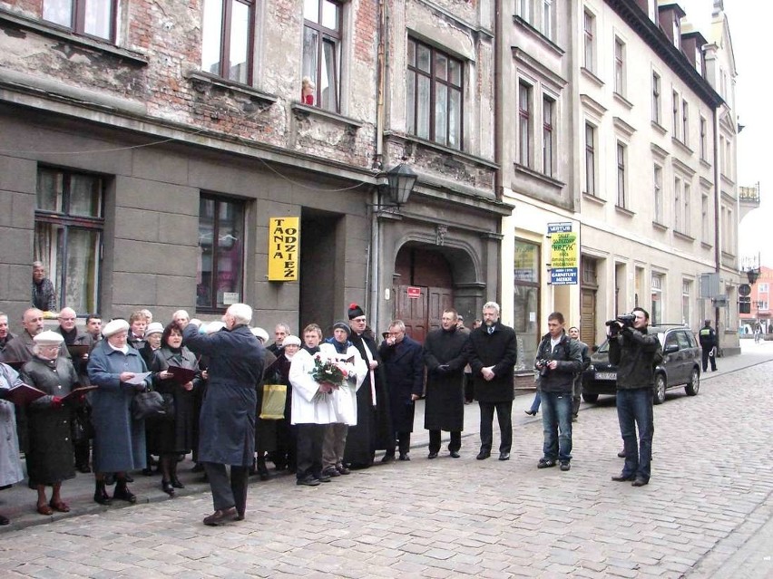 Chełmża. Wmurowanie płaskorzeźby