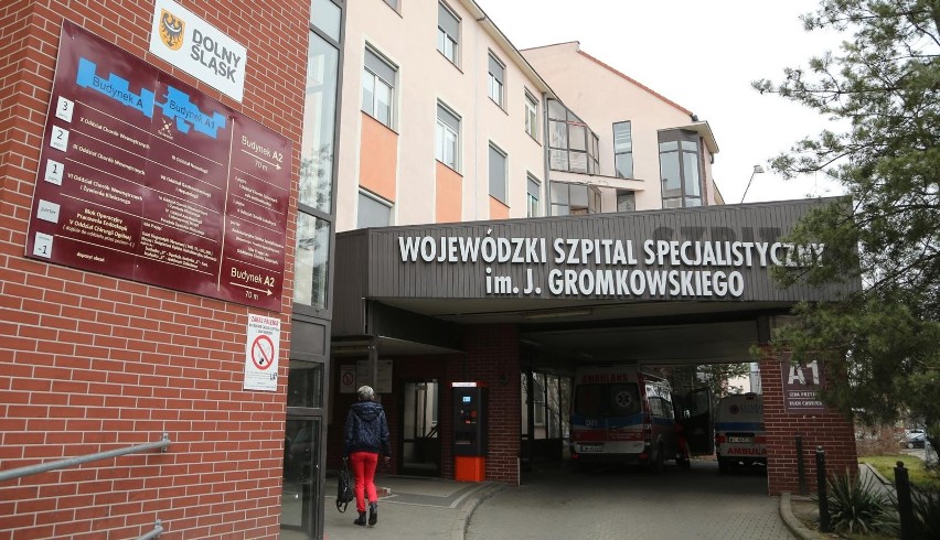 Lekarze i pielęgniarki uczą się migać. Wrocławski szpital zorganizował warsztaty języka migowego