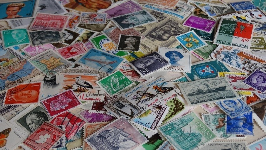 Albumy ze znaczkami pocztowymi warte są od kilkudziesięciu...