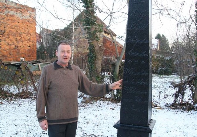 Obelisk na prószkowskim cmentarzu to prawdopodobnie jedyny taki zabytek na Opolszczyźnie - mówi Joachim Konsek.