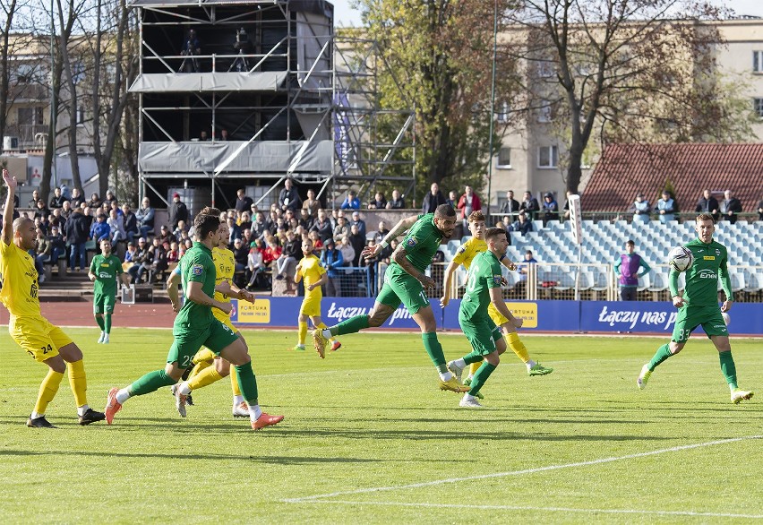 Fortuna Puchar Polski. Kibice wspierali dopingiem, ale piłkarze mocno zawiedli. Kulisy meczu Radomiaka z Lechią Zielona Góra w obiektywie