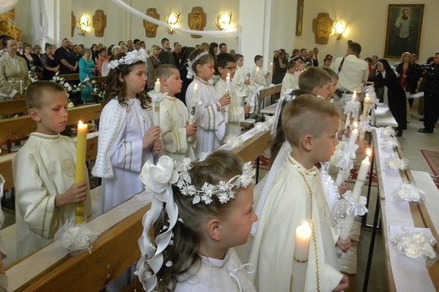 Dzieci z parafii pw. św. Cyryla i Metodego w Hajnówce.