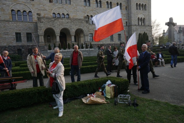 Rocznica smoleńska bez tłumów [ZDJĘCIA]