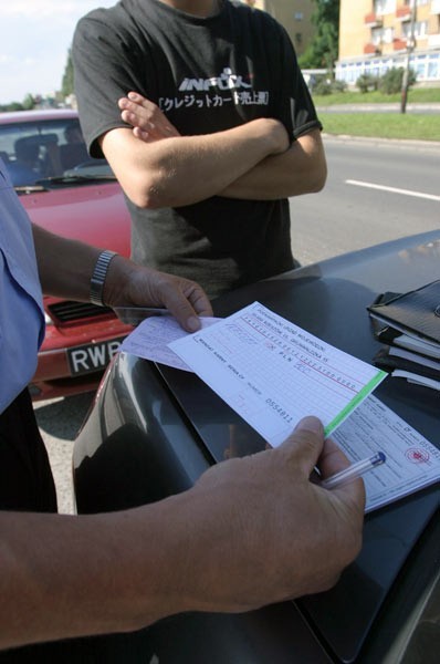 Jeśli nie czujesz się winny, możesz odmówić płacenia mandatu. Sąd zdecyduje, czy kara, którą ci nałożono jest słuszna.