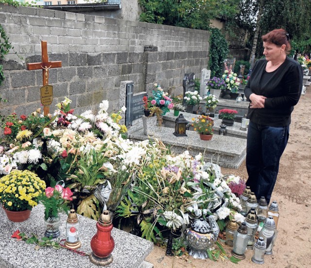 Ewa Kaźmierczak ma żal, że nikt jej nie poinformował o przeprowadzeniu ekshumacji jej syna