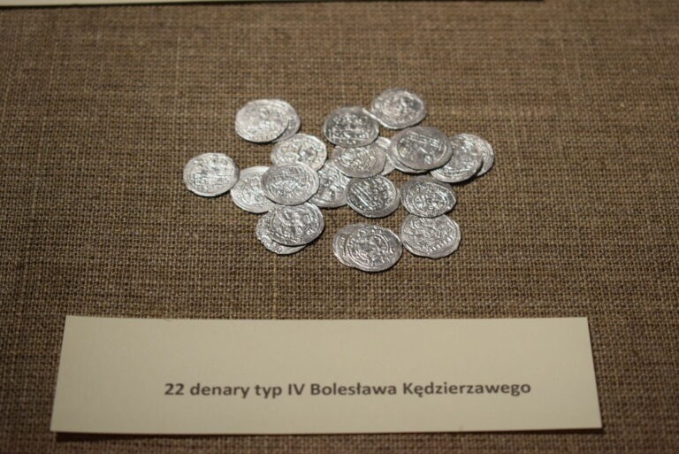 Średniowieczny skarb z Trójcy w Zawichoście w Muzeum Diecezjalnym w Sandomierzu. Co zaprezentowano?