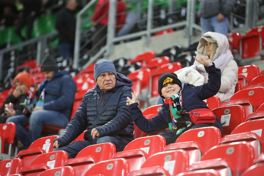 23.10.2021. Kibice na meczu GKS Tychy - Skra Częstochowa....