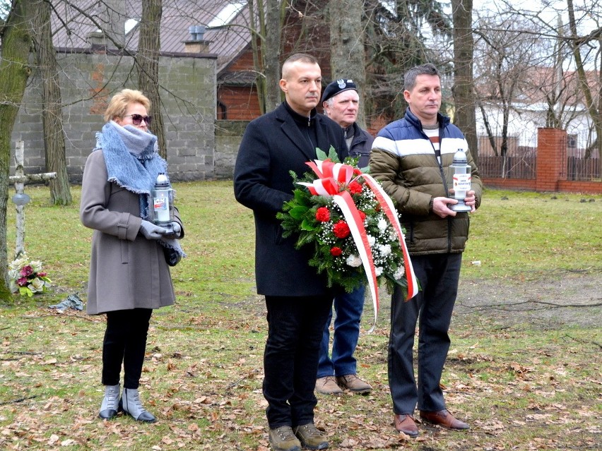 Uroczystość setnej rocznicy urodzin kpt. Tadeusza Gajdy ps. „Tarzan” na cmentarzu wojennym w Stalowej Woli. Zobacz zdjęcia