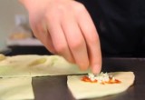Jak zrobić nietypową, bo smażoną pizzę (wideo)