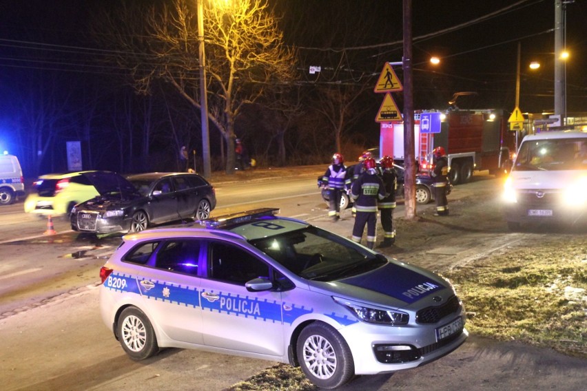 Wypadek na Krakowskiej. Audi A6 uciekało przed policją i uderzyło w Audi A4 [ZDJĘCIA]