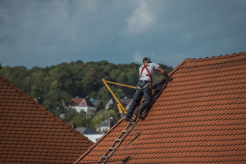 Dekarz: 3200 - 7000 zł brutto miesięcznie.