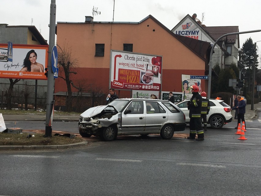 Nowy Targ: niebezpieczna stłuczka na Alejach 1000-lecia