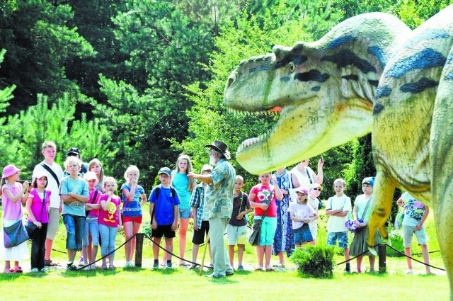 Najmłodsi podopieczni świetlic Caritas w ubiegłym tygodniu zwiedzili Park Dinozaurów w Jurowcach. To tylko jedna z atrakcji, jakie spotkają je w lipcu.