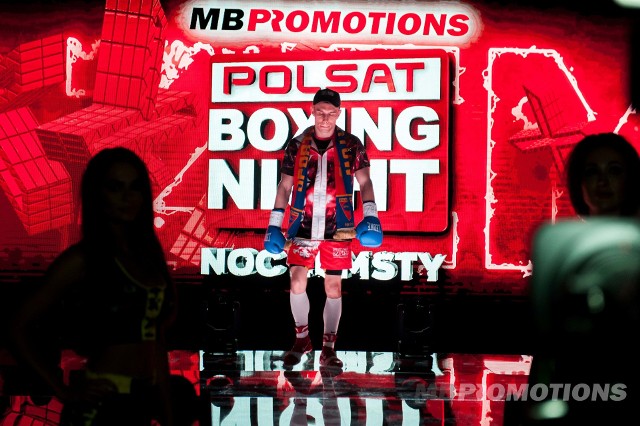 Polsat Boxing Night: Noc Zemsty WRZESIŃSKI CHUDECKIPOLSAT BOXING NIGHT RELACJA + ZDJĘCIA CZĘSTOCHOWA 21.4.2018Remis w pierwszej walce Nocy Zemsty w CzęstochowieADAMEK - ABELL TRANSMISJA NA ŻYWOW pierwszym pojedynku gali bokserskie w Hali Sportowej Częstochowa Dawid Wrzesiński zremisował z Michałem Chudeckim.Jeden sędzia punktował wygraną Wrzesińskiego 77 do 76, drugi 77 do 75 dla Chudeckiego i trzeci remis 76 do 76. Walka trwała 8 rund.