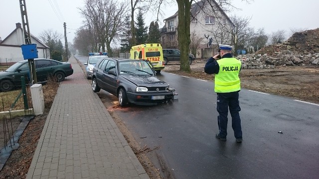 W sobotę około godziny 10.40 doszło do bardzo groźnie wyglądającego wypadku w Pruszczu. Na ulicy Witosa zderzyły się ze sobą dwa samochody osobowe.