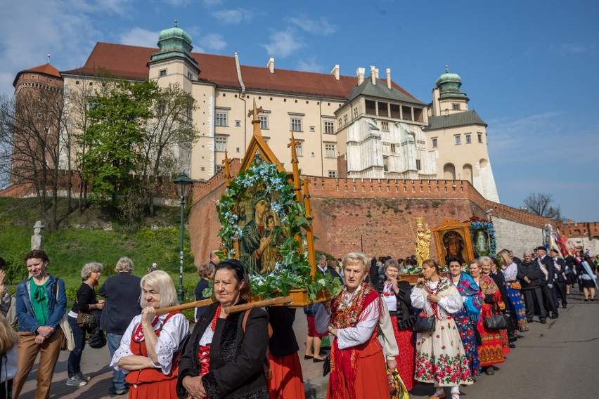Po dwuletniej przerwie z Wawelu na Skałkę wyruszyła procesja ku czci świętego Stanisława 