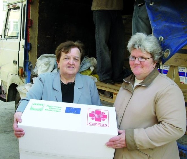 Łucja Supińska (z lewej) i Marianna Organowska już od lat wydają żywność najuboższym