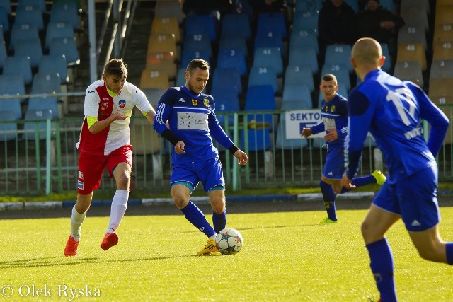 W spotkaniu 24. kolejki 4. ligi Lech Rypin przegrał z Unią Solec Kujawski 0:2.Lech Rypin - Unia Solec Kujawski 0:2 (0:1) GOOOL 42 - Karbowski 0:1 GOOOL 65 - Kanik 0:2   WYNIKI 24. KOLEJKI 4. LIGI - TUTAJ  Wideo. Włocłavia - Noteć Gębice 2:2