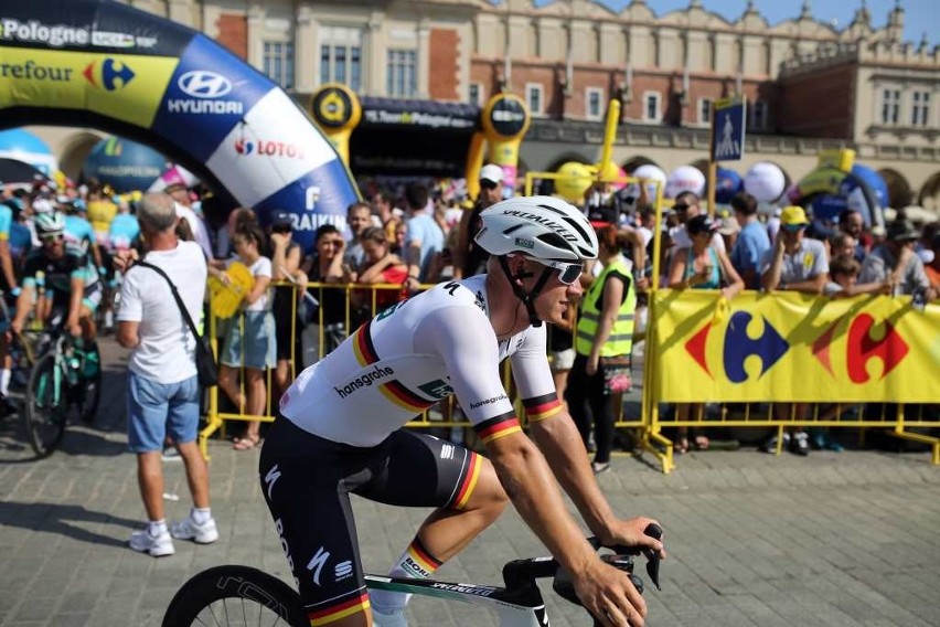 Tour de Pologne 2018 wystartował. Kolarze pojechali wokół Krakowa [ZDJĘCIA ZE STARTU]