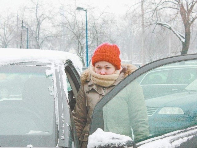 - Skoro płacę, to powinnam mieć miejsce na parkingu - komentuje studentka Katarzyna Hetman.