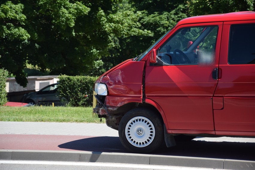 Volkswagen uderzył w mercedesa