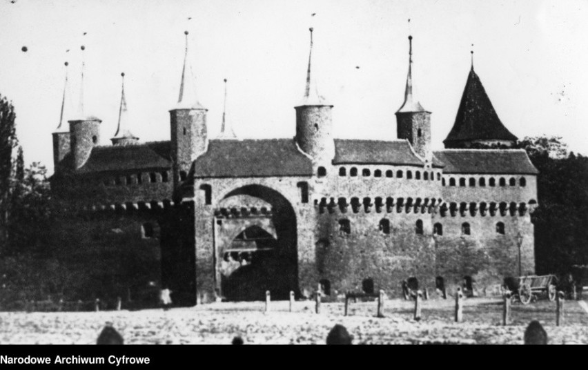 W 1846 roku, po powstaniu krakowskim, Kraków znalazł się...