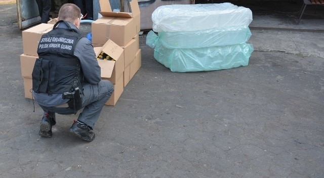 Powiat Mikołów: Straż Graniczna przejęła ponad 400 litrów nielegalnego spirytusu